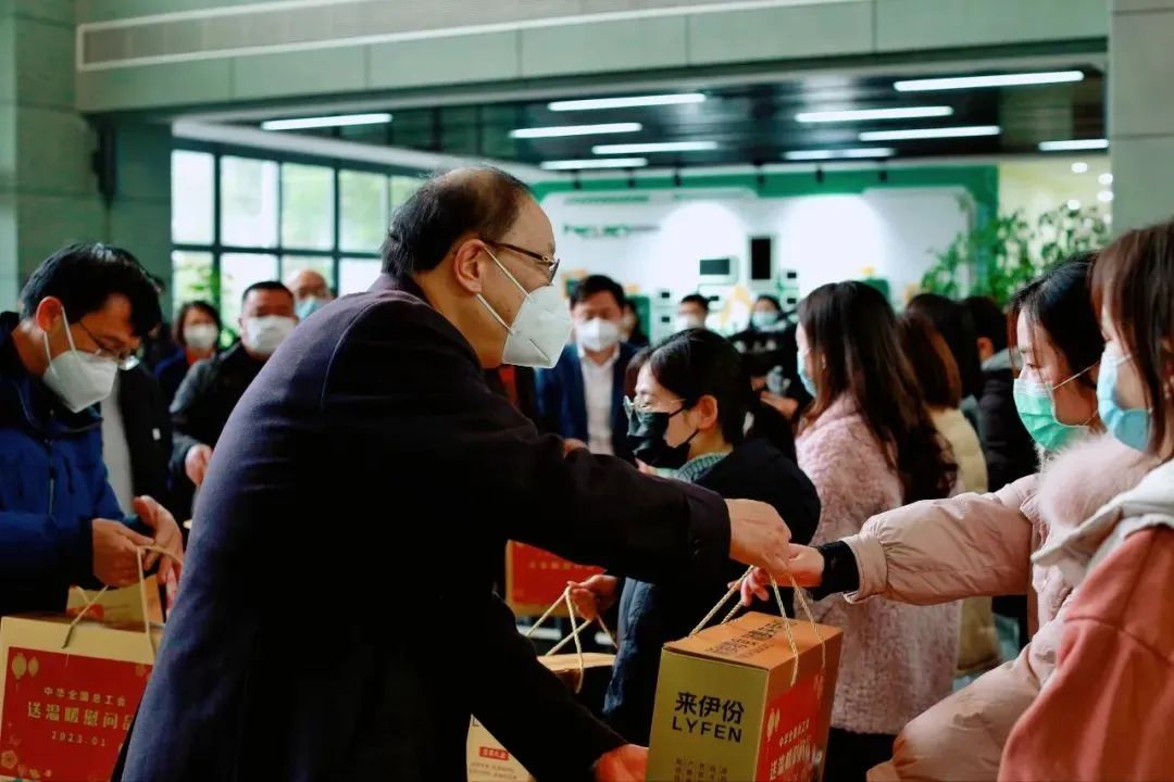 全国总工会党组成员、经费审查委员会主任李晓钟一行莅临3499拉斯维加斯股份文旅板块温暖慰问